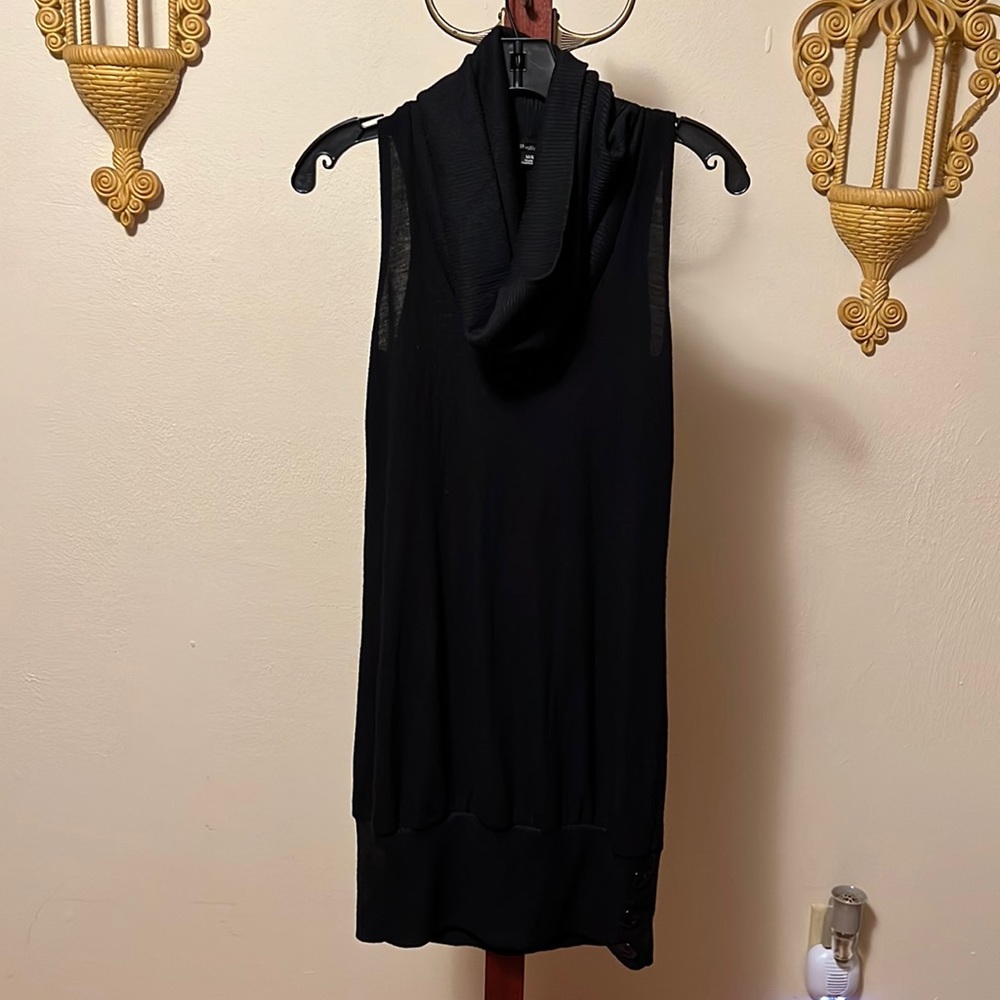 Sleeveless dress